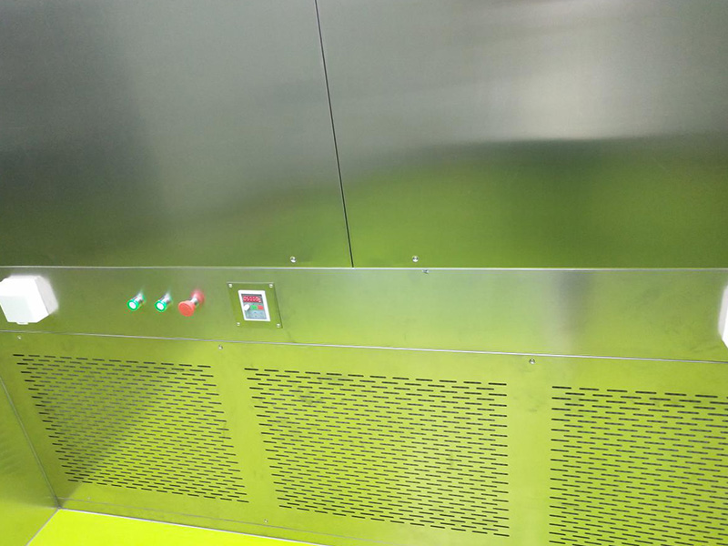 赣州**药业有限公司负压称量室设备验收现场