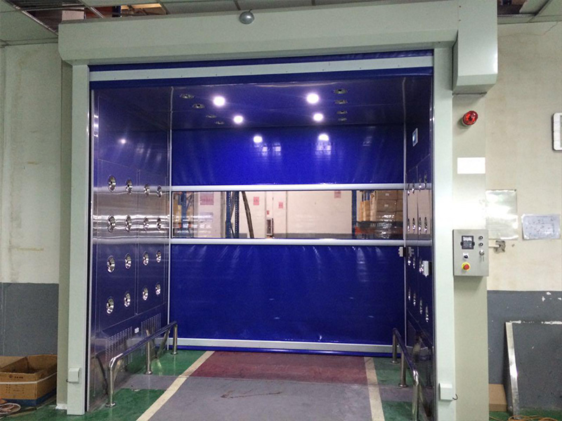 南京**电子公司快速门货淋室安装现场